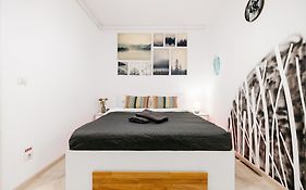 Studio spațios,intim+ loc parcare propriu,vedere panoramică,utilat de lux